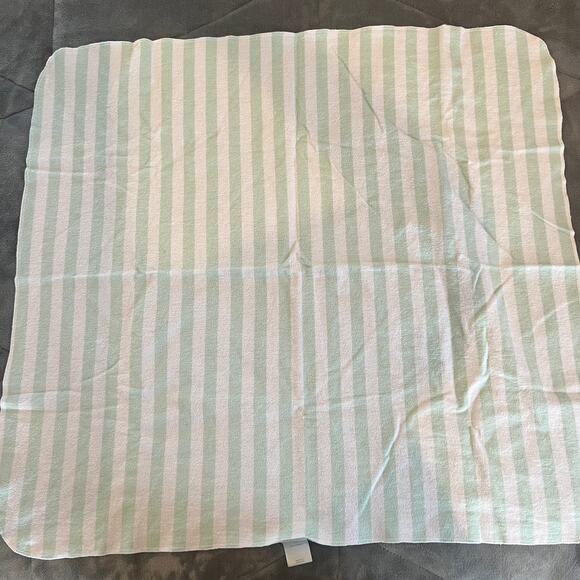 Bundle of Four Small Swaddle Blankets - Picture 9 of 10